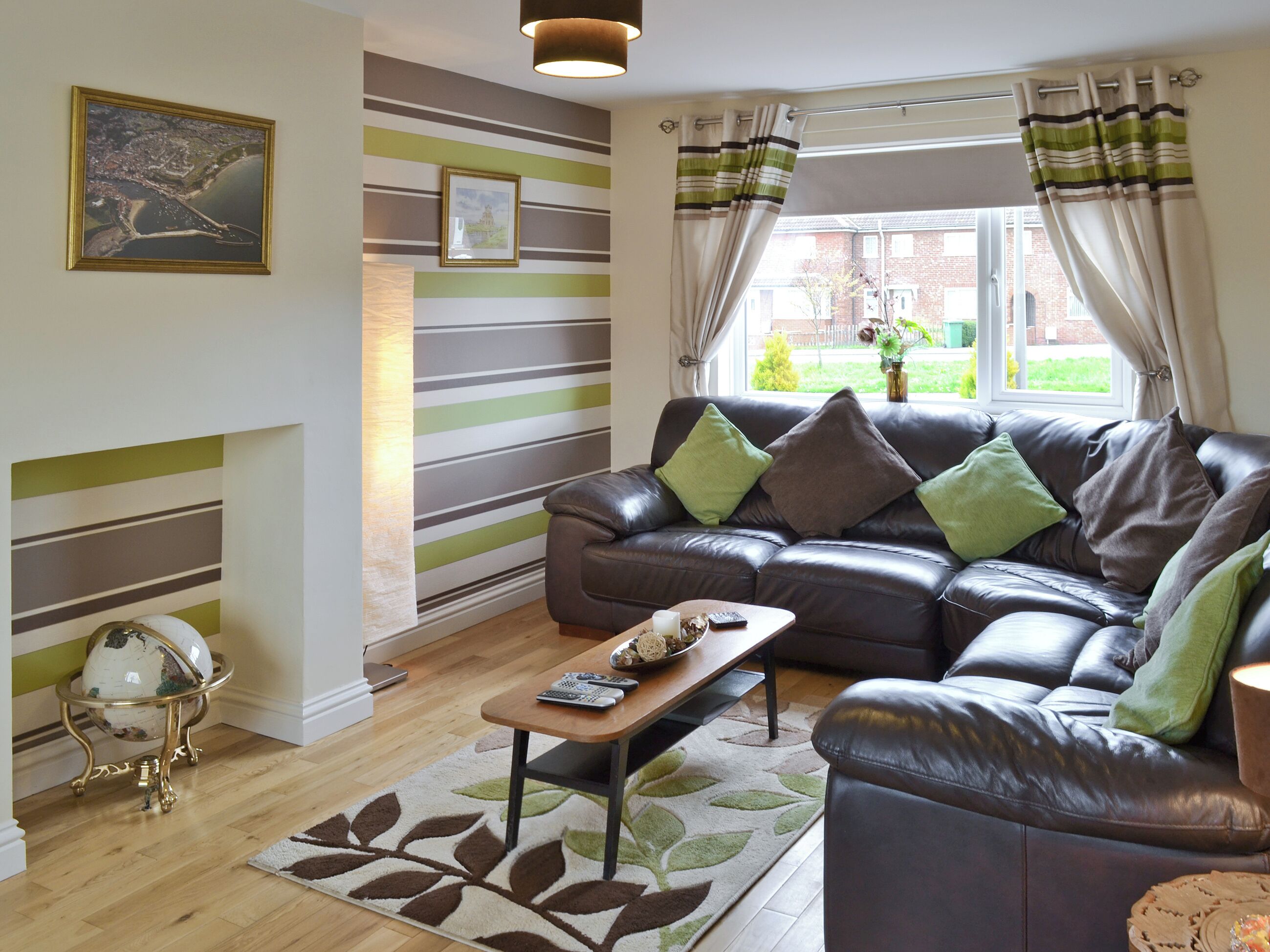 Situated Close To All The Amenities Of The Fishing Port Of Whitby. - Whitby