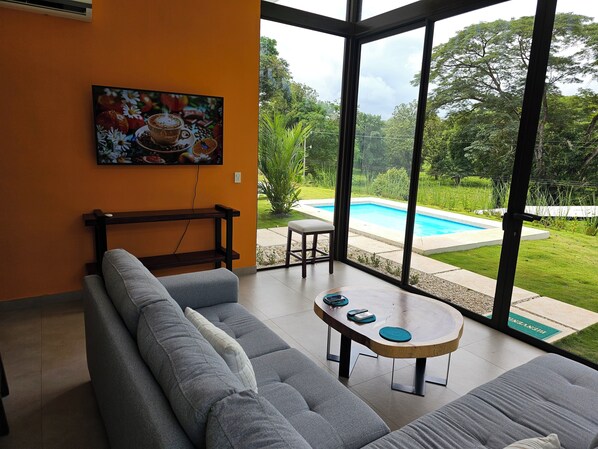 Smart TV, computer monitors