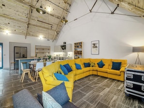 Living area - 5 bedroom accommodation in Huntley (Huntley)