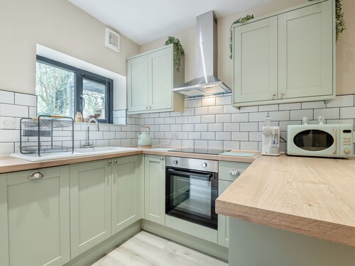 A luxury one bedroom cottage with bubbling hot tub.