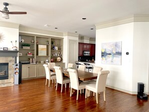 Dining - Elegant & Tasteful Townhouse in the Heart of Houston w/ gym (Houston)