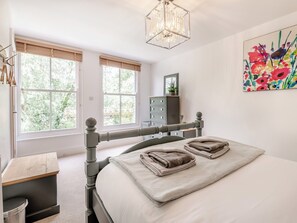 4 bedrooms, free WiFi, bed sheets