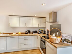 Dishwasher, cookware/dishes/utensils