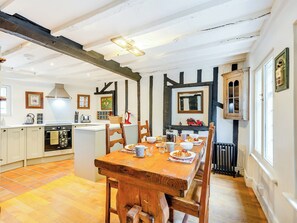 Dining - 2 bedroom accommodation in Ruthin (Ruthin)