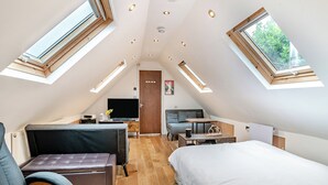 Unclassified image, 5 of 11, button - 1 bedroom accommodation in Glynneath, near Neath (Glynneath, near Neath)