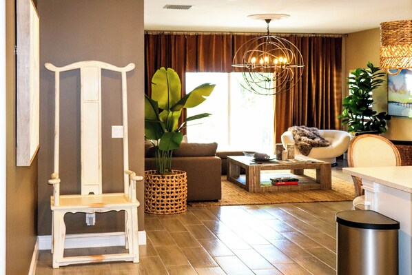 Interior - RH Style Beach House, 3Bedrooms, 6 guests, 8min to Ocean (Vero Beach)