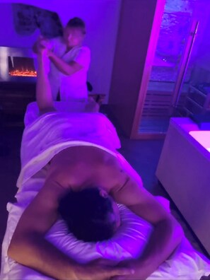 Couples treatment room(s), sauna, hot tub, steam room - Petramare Charming House  (Salerno)