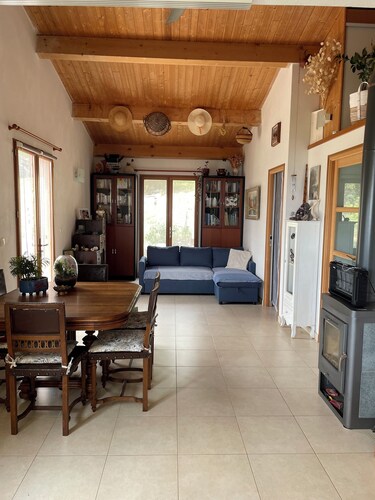 Small house on a hill, quiet with sea view, sunny terrace