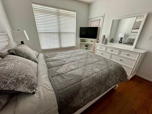 2 chambres, fer et planche à repasser, Wi-Fi, draps fournis