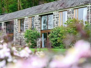 Exterior - A modern cottage, set in a stone barn not far from Dolgellau and Llwyngwril. (Arthog)