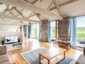 TV - A modern cottage, set in a stone barn not far from Dolgellau and Llwyngwril. (Arthog)