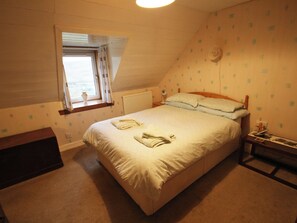 3 bedrooms, bed sheets - 3 bedroom accommodation in Rhiconich, Sutherland (Rhiconich, Sutherland)