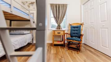 3 bedrooms, desk, iron/ironing board, travel cot