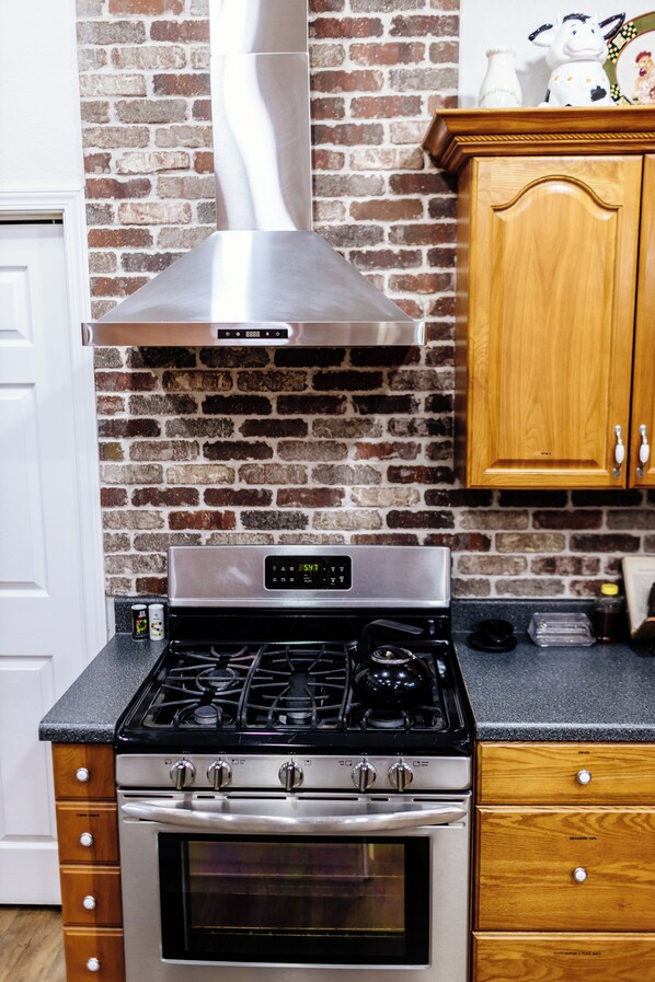 Fridge, microwave, oven, stovetop