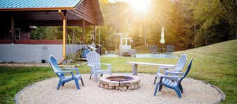 Bridgeview Bend - Charming 3-bedroom house with spacious yard and seasonal creek