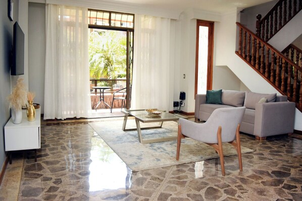 Smart TV - Beautiful 3 Bedroom Apartment in Medellín El Poblado (Medellín)