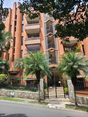 Exterior - Beautiful 3 Bedroom Apartment in Medellín El Poblado (Medellín)
