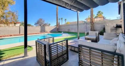 Close to strip | 7 beds, Pool, backyard, BBQ