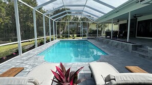 A heated pool - Completely renovated 3-bedroom, heated pool home, privacy, near Naples beach! (Naples)