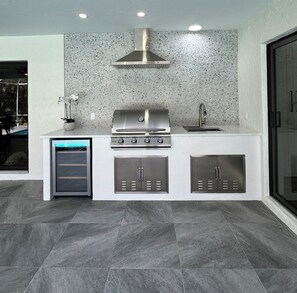 Fridge, microwave, oven, stovetop - Completely renovated 3-bedroom, heated pool home, privacy, near Naples beach! (Naples)