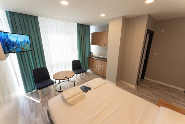 Comfort Double Room | Premium bedding, desk, laptop workspace, free WiFi - Lacasa Royal Hotel (Istanbul)