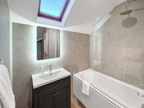 Towels - 1 bedroom accommodation in Braithwaite (Braithwaite)