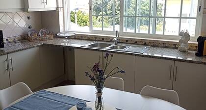 Casa das Rosas- Villa with garden, Charneca da Cotovia