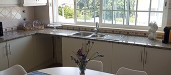 Casa das Rosas- Villa with garden, Charneca da Cotovia