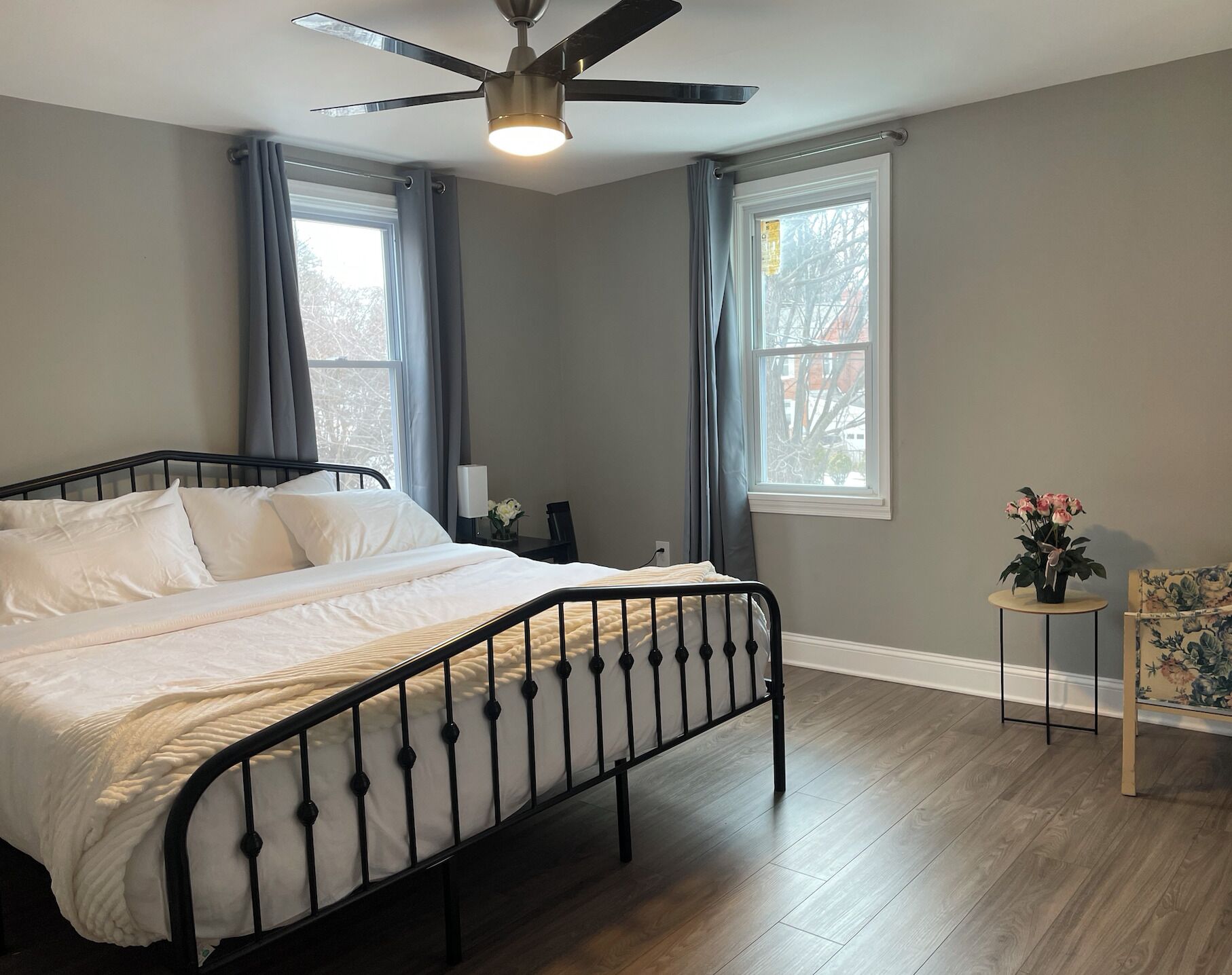 4 bedrooms, iron/ironing board, WiFi, bed sheets