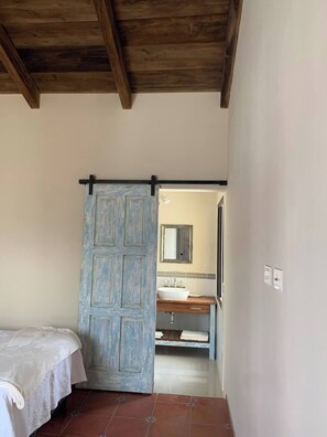 2 quartos, ferros/tábuas de passar roupa, Wi-Fi, roupa de cama