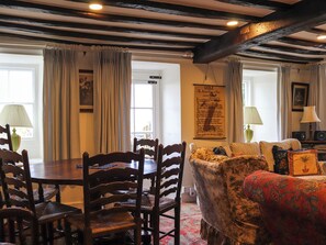 Dining - 4 bedroom accommodation in Harlech (Harlech)