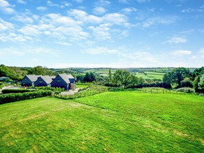 Property grounds - 4 bedroom accommodation in Near Newport (Near Newport)