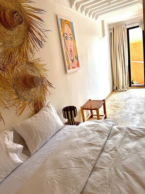 4 bedrooms, WiFi, bed sheets