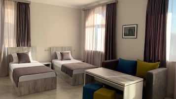 Habitación superior con 1 cama matrimonial o 2 individuales | 1 habitación, wifi gratis y ropa de cama