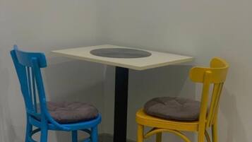 Habitación estándar con 1 cama doble o 2 individuales | Wifi gratis y ropa de cama