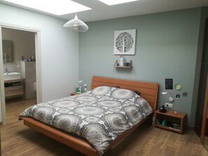 4 slaapkamers, een strijkplank/strijkijzer, wifi, beddengoed