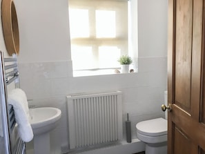 Towels - The Back House, 11 The Apostles - UK39112 (Catacol, near Lochranza)