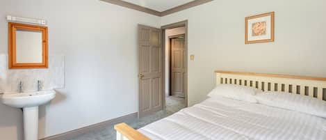 3 bedrooms, bed sheets