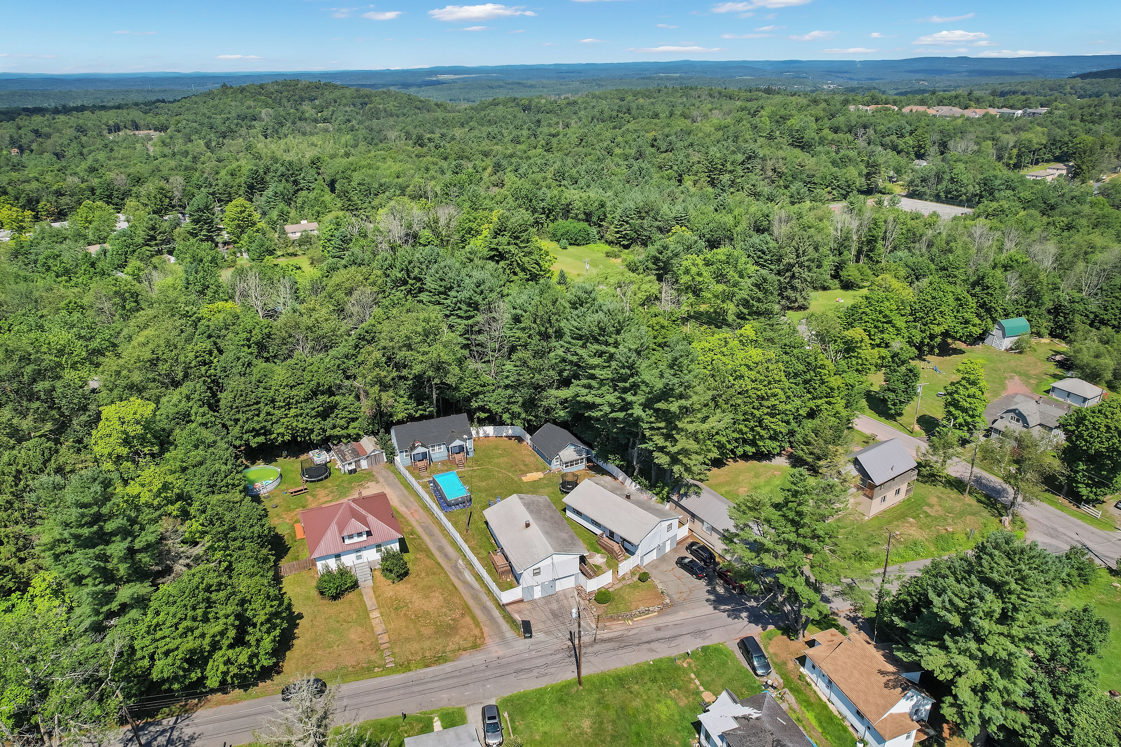 Highland Estate. Private 18+ beds Country Estate, Pool, GameRoom 