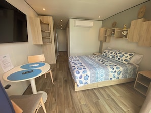1 chambre, coffres-forts dans les chambres, fer et planche à repasser