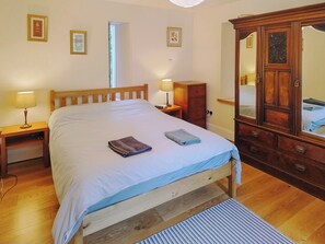 3 bedrooms, free WiFi, bed sheets - A perfect cottage to relax in after a day exploring the island. (Brodick)