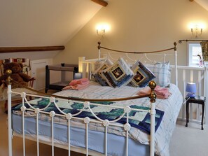 3 bedrooms, free WiFi, bed sheets