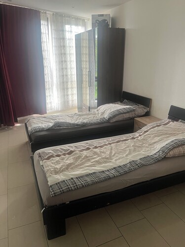 Cozy 2-bedroom apartment with AC and WiFi in amazing Bonn