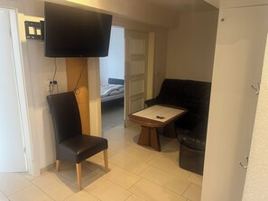 Interior - Cozy 2-bedroom apartment with AC and WiFi in amazing Bonn (Bonn)