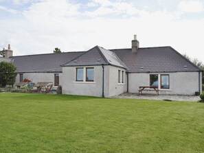 Exterior - 3 bedroom accommodation in Elgin (Elgin)