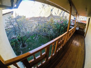 المنطقة المحيطة بالمنشأة