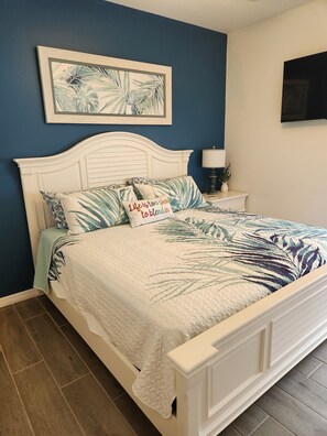 3 bedrooms, desk, WiFi, bed sheets - New build home w/Water View  Naples, FL
3 BR/3 BA + Den, Lanai, 2 Car Garage


 (Naples)