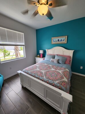 3 soverom, skrivebord, wi-fi og sengetøy