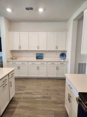Interior - New build home w/Water View  Naples, FL
3 BR/3 BA + Den, Lanai, 2 Car Garage


 (Naples)