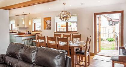 Beinn View House is a five bedroom house set in its own garden grounds.